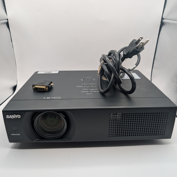 SANYO Other - SANYO PLC-WXU30A Pro Wide WXGA Multimedia Projector Business Classroom - TESTED